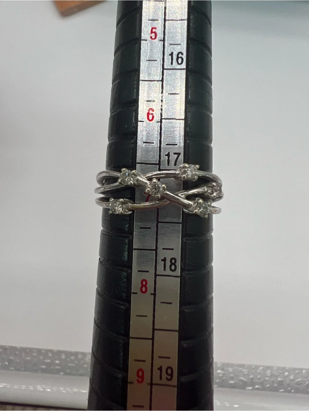 Five genuine diamonds white gold ring - Picture 6 of 7